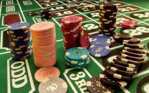 Live roulette wheel spinning in result oregon app with player bet slip showing